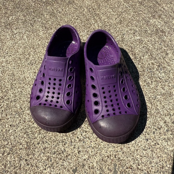 Native Shoes Kids Water Shoes in Deep Purple - Picture 9 of 10